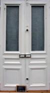 portes vitrées à 3 panneaux, moulures à grand cadre double face